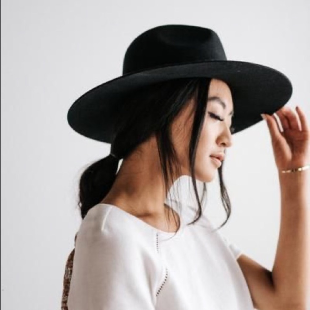 Saks Fifth Avenue Wide Brim Fedora